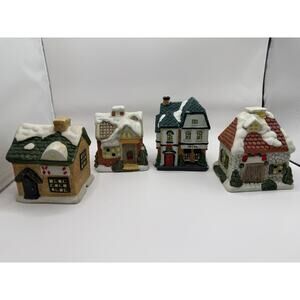 Christmas Village Figurines Unbranded 3” X 2.5” X 3” Four‎ Piece